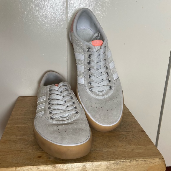 Adidas - Size M9.5 - Picture 2 of 5